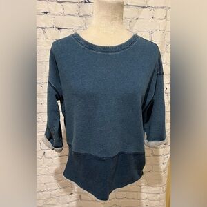 Levi’s women’s 2 Tone blue cotton long sleeve Top Size Large